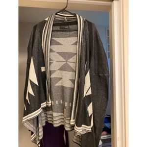 BAJEE Black & White Tribal Print Cardigan - (M/L)